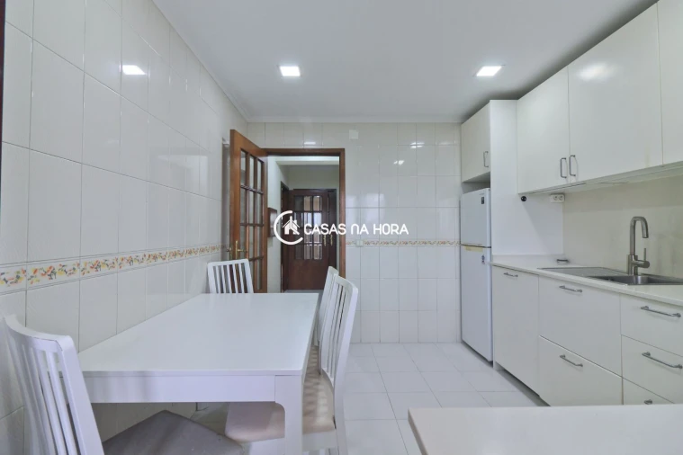 Apartamento T2 para Arrendamento em Aldoar, Foz do Douro e Nevogilde Foto 12
