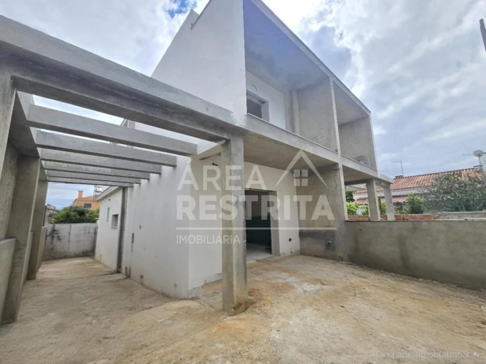 Moradia T3 para Venda em Fernao Ferro Foto 1