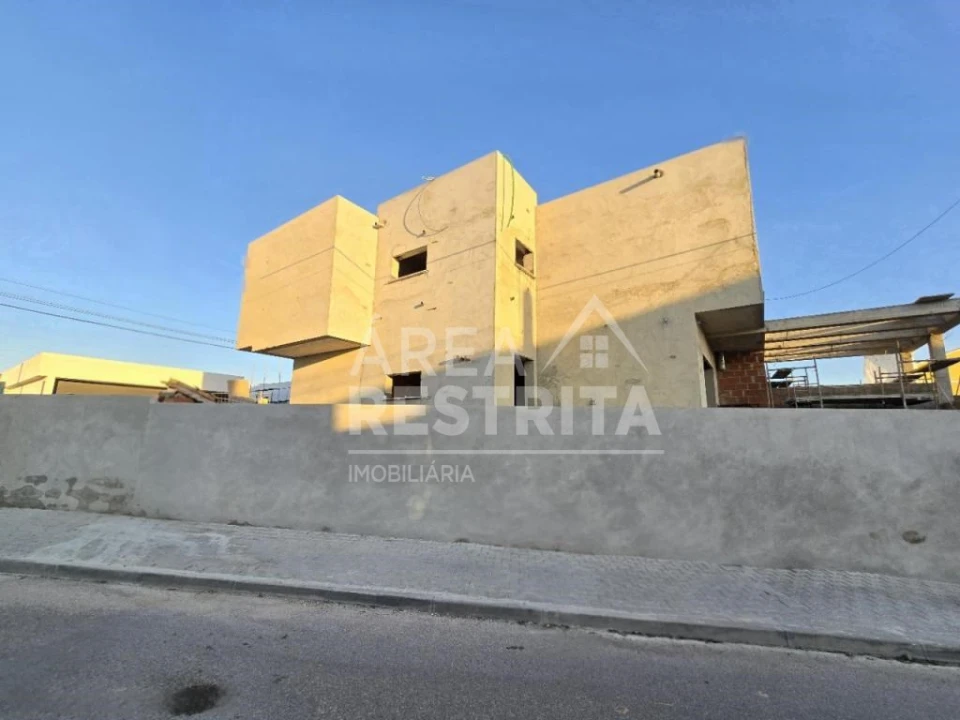 Moradia T4 para Venda em Fernao Ferro Foto 3