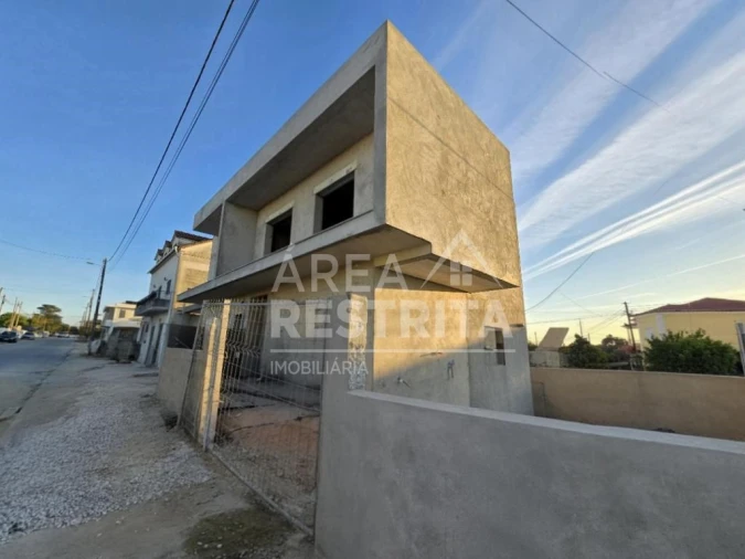 Moradia T4 para Venda em Fernao Ferro Foto 4