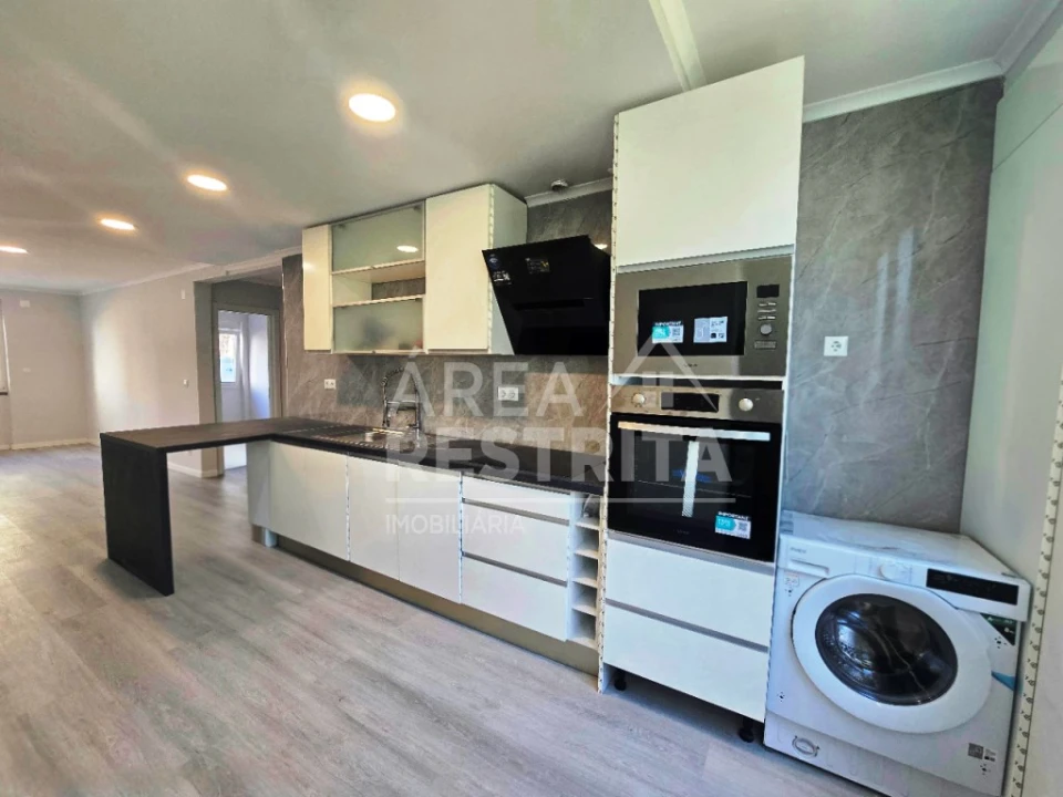 Apartamento T2 para Venda em Benfica Foto 1