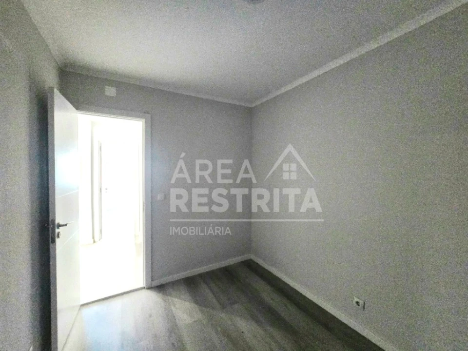 Apartamento T2 para Venda em Benfica Foto 8