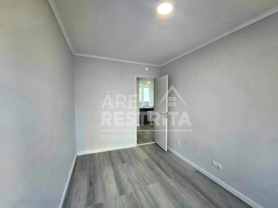 Apartamento T2 para Venda em Benfica Foto 9