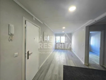 Apartamento T2 para Venda em Benfica