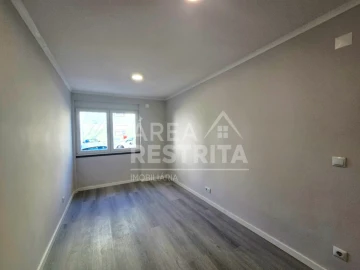 Apartamento T2 para Venda em Benfica
