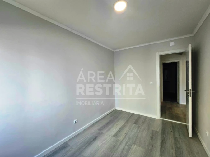 Apartamento T2 para Venda em Benfica Foto 6