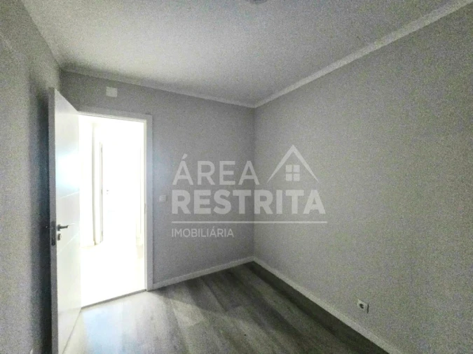 Apartamento T2 para Venda em Benfica Foto 8