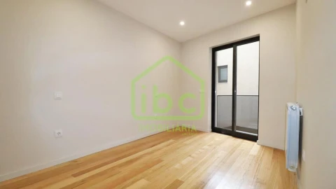 Apartamento T4 para Venda em Póvoa de Varzim, Beiriz e Argivai