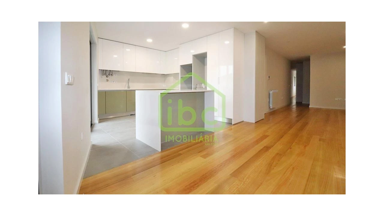 Apartamento T4 para Venda em Póvoa de Varzim, Beiriz e Argivai Foto 1