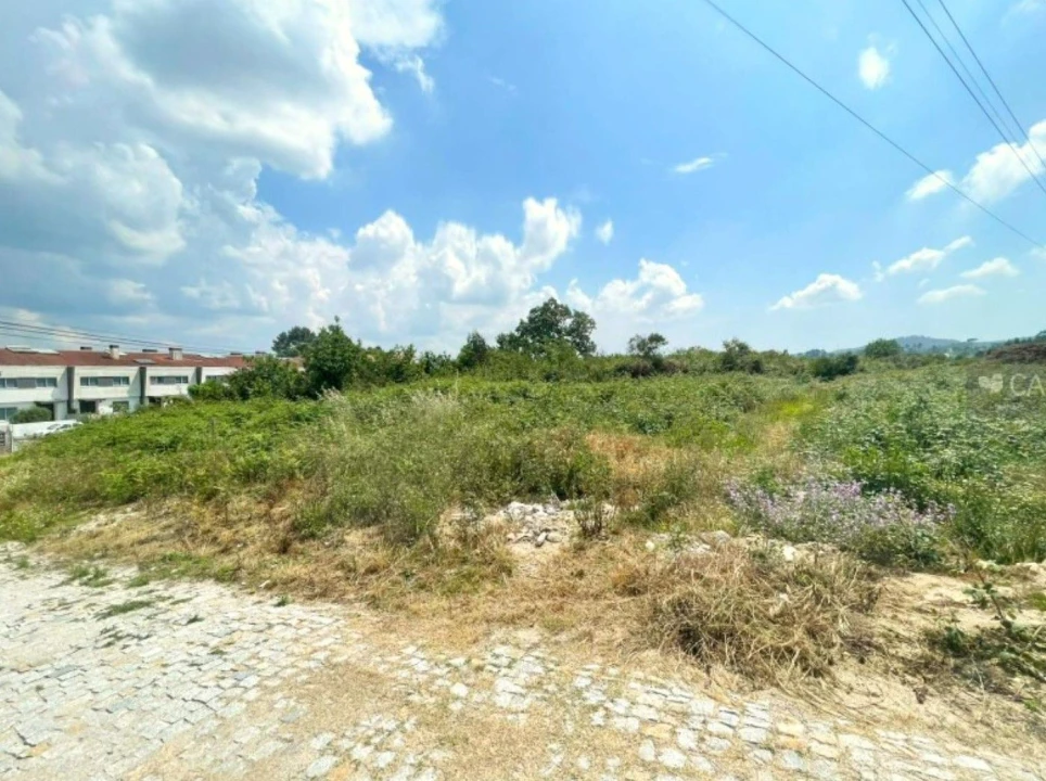 Terreno P/ Prédio para Venda em Paredes Foto 1