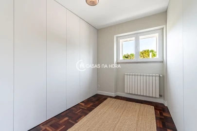 Moradia T6 para Arrendamento em Carcavelos e Parede