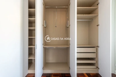 Moradia T6 para Arrendamento em Carcavelos e Parede