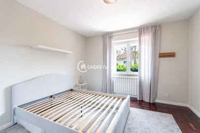 Moradia T6 para Arrendamento em Carcavelos e Parede