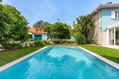 Moradia T6 para Arrendamento em Carcavelos e Parede