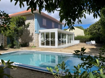 Moradia T8 para Arrendamento em Carcavelos e Parede