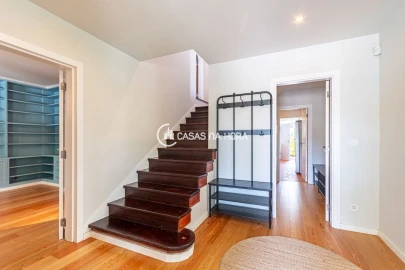 Moradia T8 para Arrendamento em Carcavelos e Parede