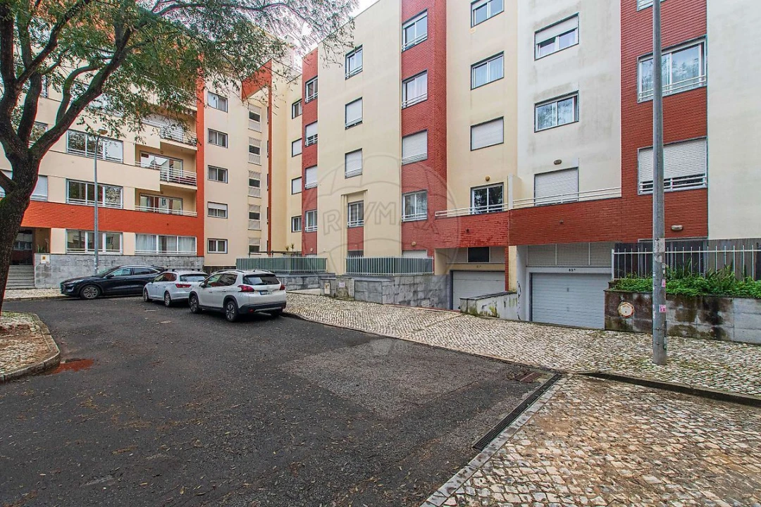 Apartamento T2 para Venda em São Domingos de Rana Foto 15
