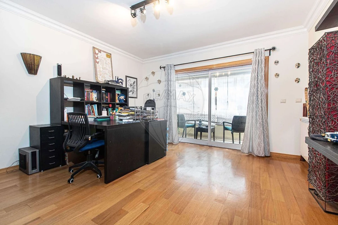 Apartamento T2 para Venda em São Domingos de Rana Foto 17