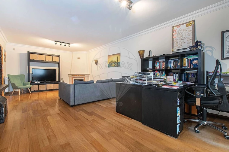 Apartamento T2 para Venda em São Domingos de Rana Foto 2