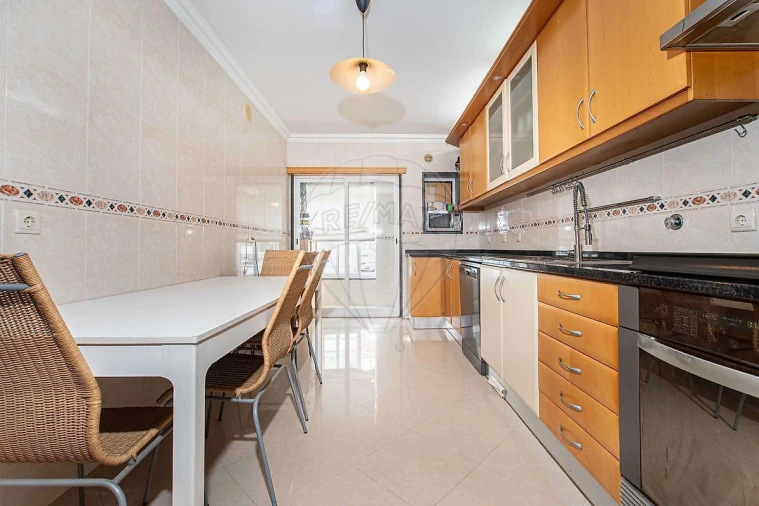 Apartamento T2 para Venda em São Domingos de Rana Foto 11