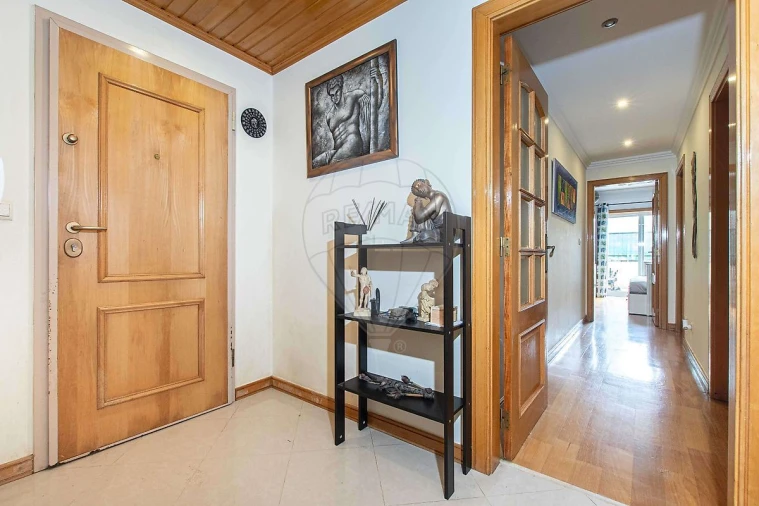 Apartamento T2 para Venda em São Domingos de Rana Foto 14