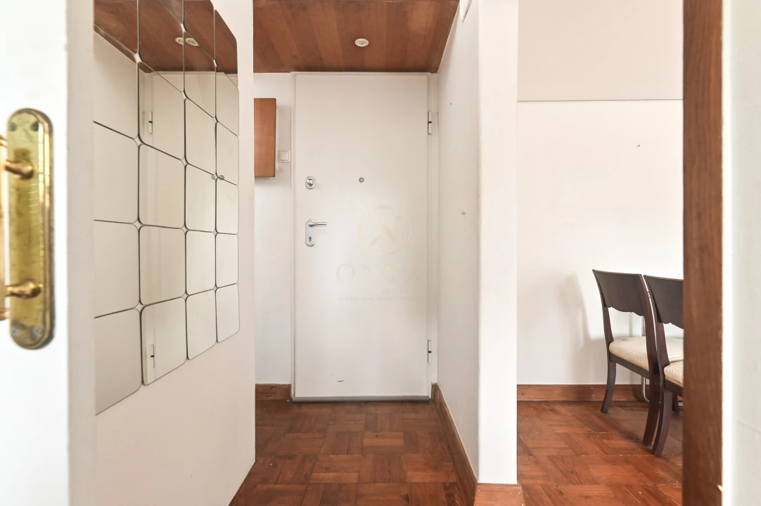 Apartamento T1 para Venda em Campolide Foto 8