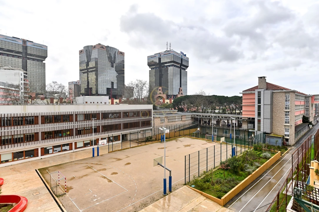 Apartamento T1 para Venda em Campolide Foto 1