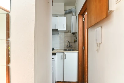 Apartamento T1 para Venda em Campolide