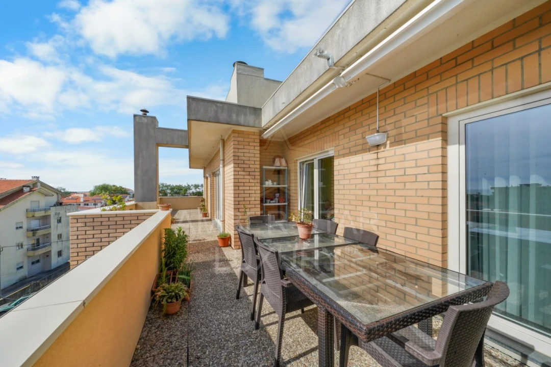 Apartamento T4 para Venda em Arcozelo Foto 17