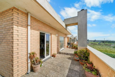 Apartamento T4 para Venda em Arcozelo