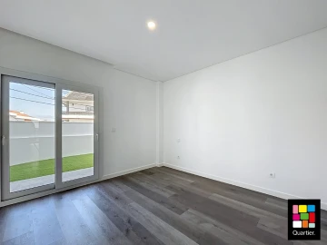 Moradia T4 para Venda em Corroios