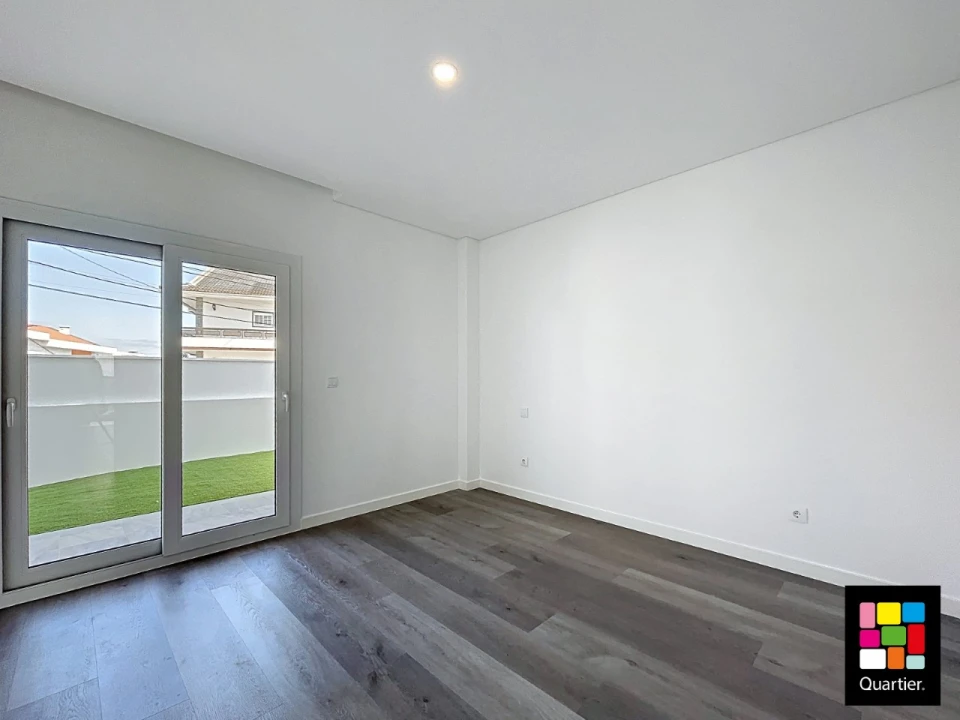 Moradia T4 para Venda em Charneca de Caparica e Sobreda Foto 14