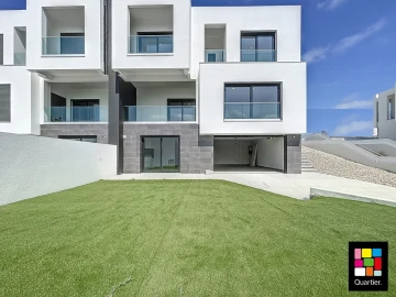 Moradia T4 para Venda em Charneca de Caparica e Sobreda