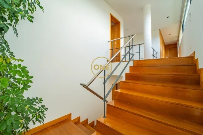 Moradia T5 para Venda em Rosto do Cão (São Roque)