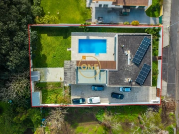 Moradia T5 para Venda em Rosto do Cão (São Roque)