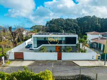 Moradia T5 para Venda em Rosto do Cão (São Roque)