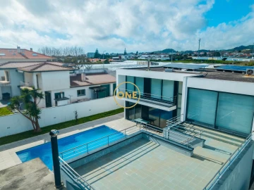 Moradia T5 para Venda em Rosto do Cão (São Roque)