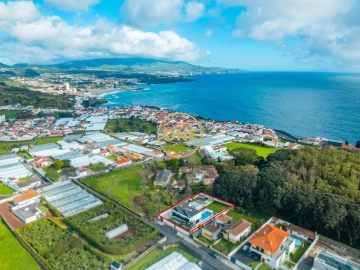 Moradia T5 para Venda em Rosto do Cão (São Roque)