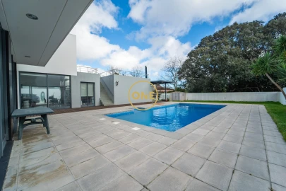 Moradia T5 para Venda em Rosto do Cão (São Roque)