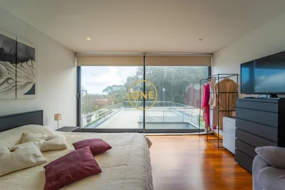 Moradia T5 para Venda em Rosto do Cão (São Roque)