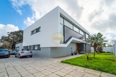 Moradia T5 para Venda em Rosto do Cão (São Roque)