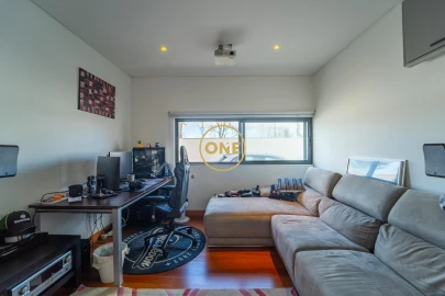 Moradia T5 para Venda em Rosto do Cão (São Roque)