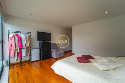 Moradia T5 para Venda em Rosto do Cão (São Roque)