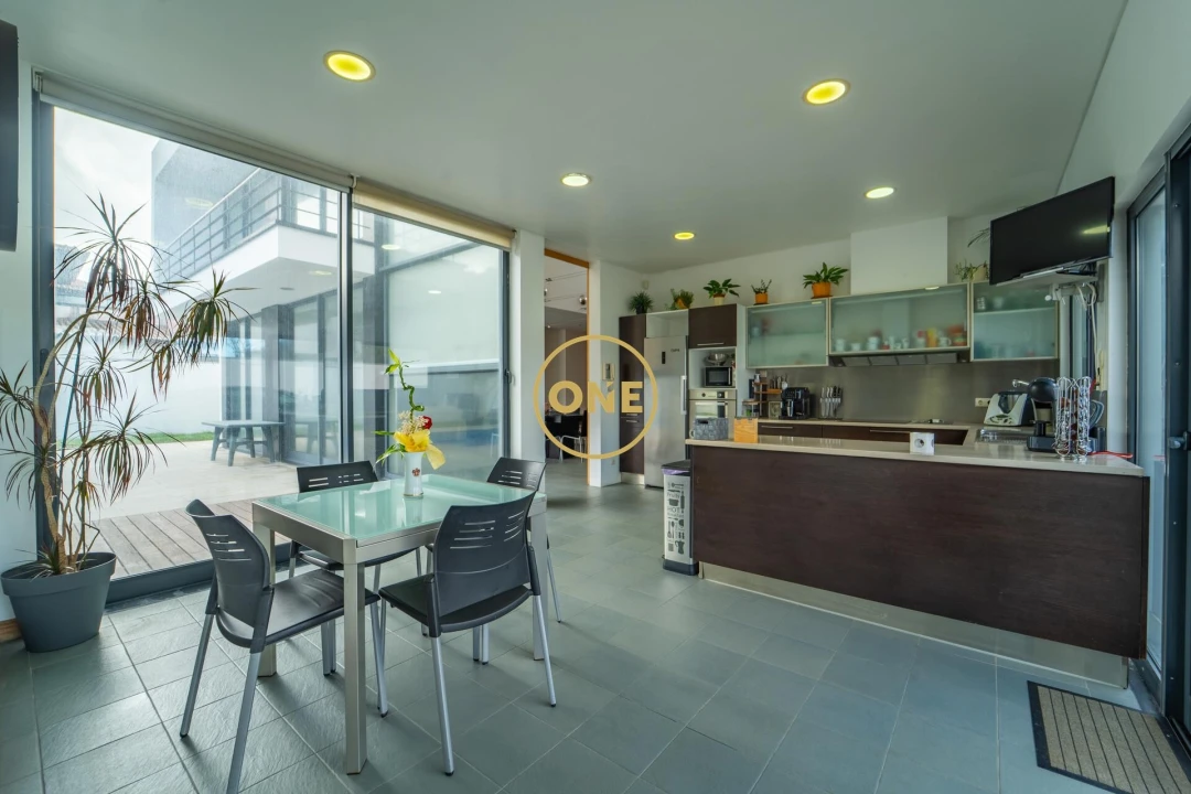 Moradia T5 para Venda em Rosto do Cão (São Roque) Foto 33