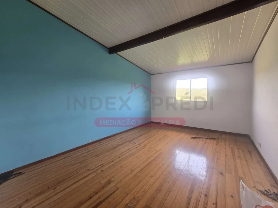 Moradia T4 para Venda em Vila Nova de Monsarros Foto 1