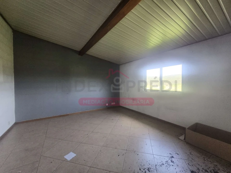 Moradia T4 para Venda em Vila Nova de Monsarros Foto 8