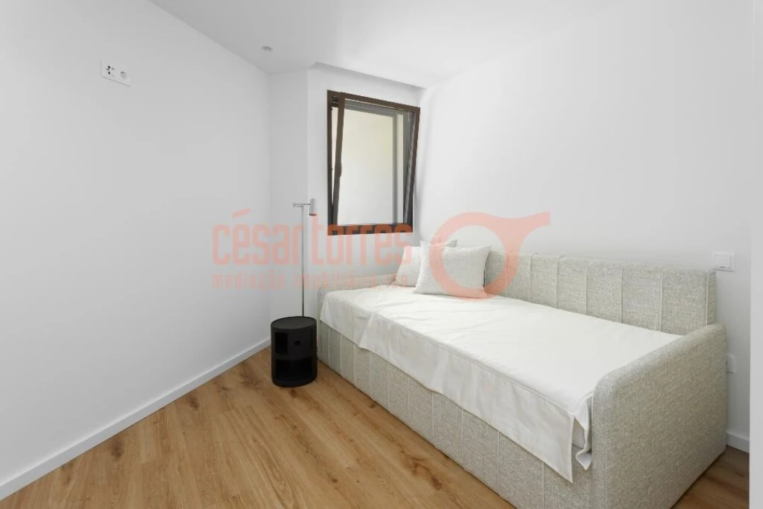 Apartamento T2 para Venda em Arcozelo Foto 11