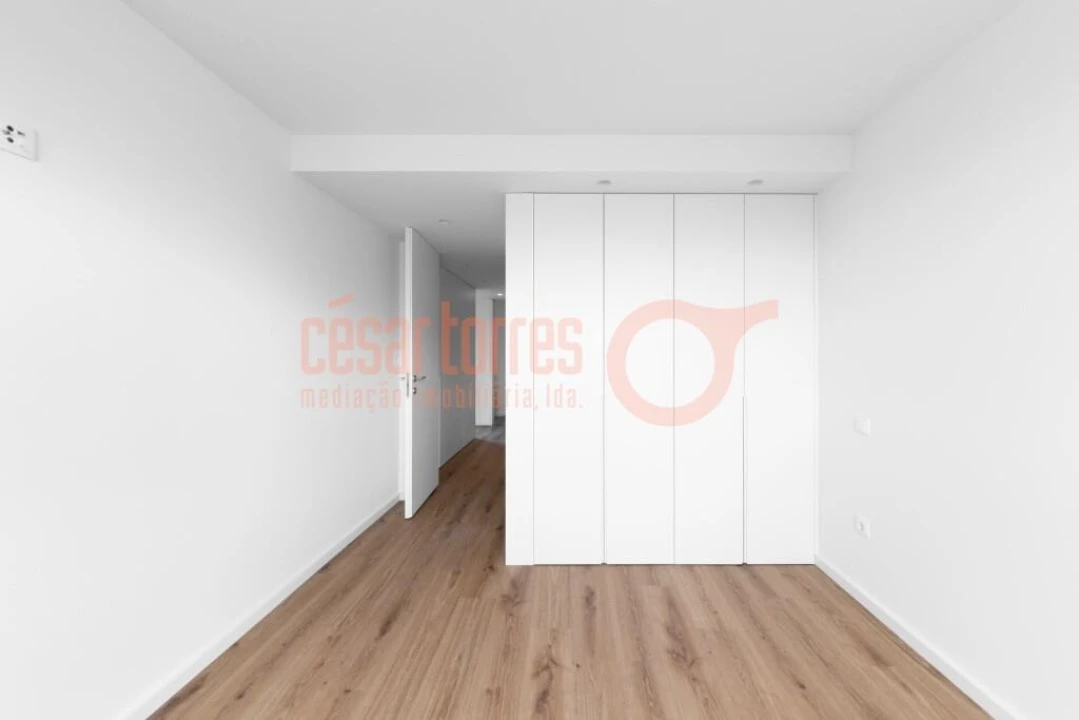 Apartamento T2 para Venda em Arcozelo Foto 9