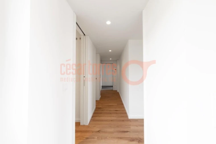 Apartamento T2 para Venda em Arcozelo Foto 4
