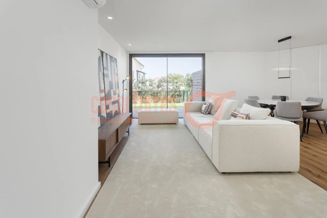 Apartamento T2 para Venda em Arcozelo Foto 1